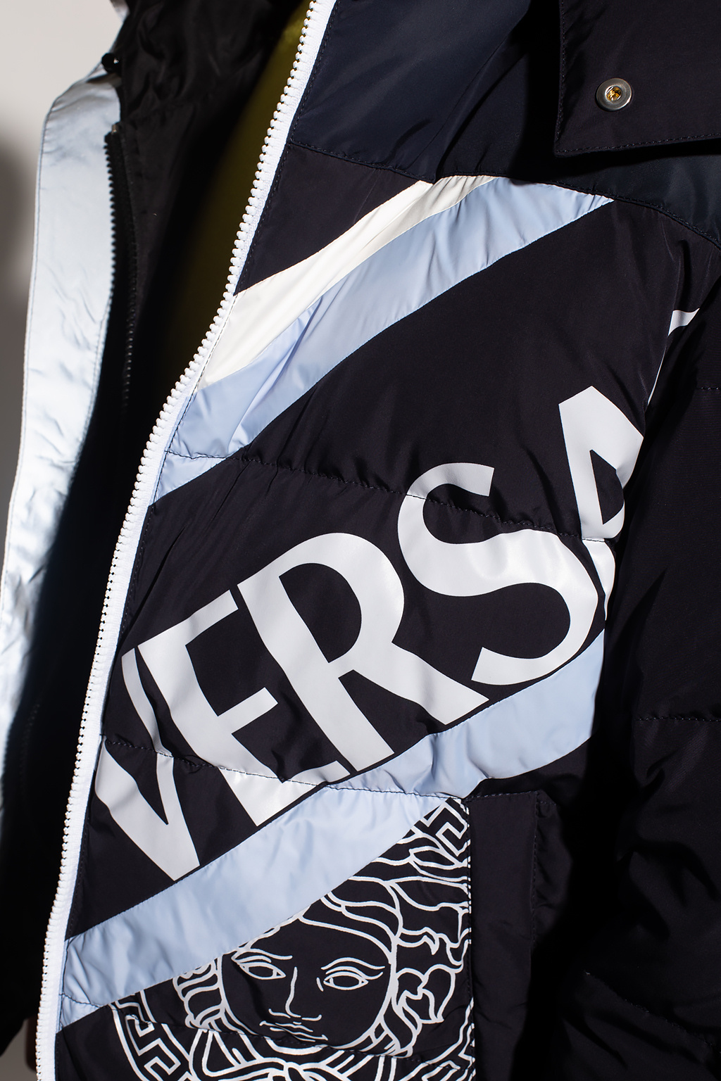 VERSACE 10135681A096081W010 関税送料込 SchaferandweinerShops Japan - Down jacket with logo Versace